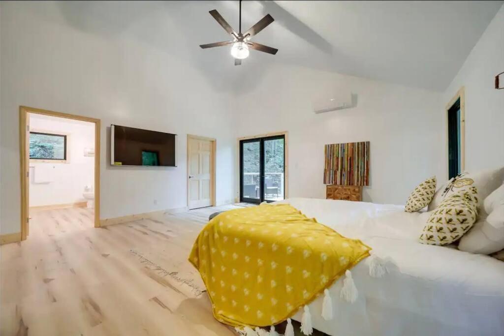 Outdoor Enthusiast's Dream Hiking & Rafting Holiday home