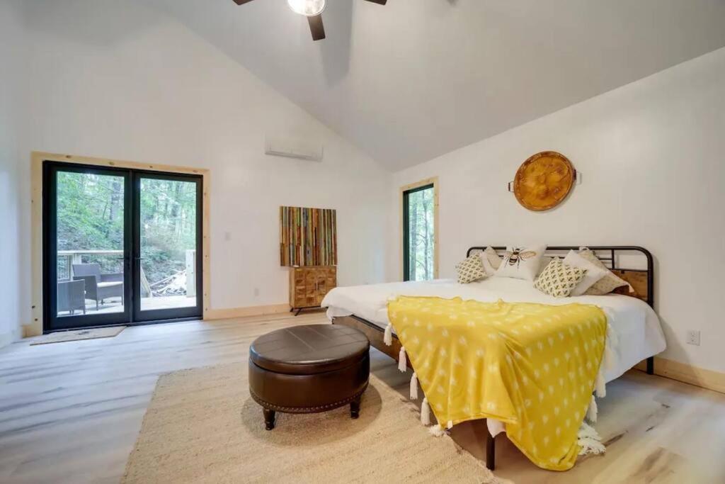 Holiday home Outdoor Enthusiast's Dream Hiking & Rafting Hot Springs