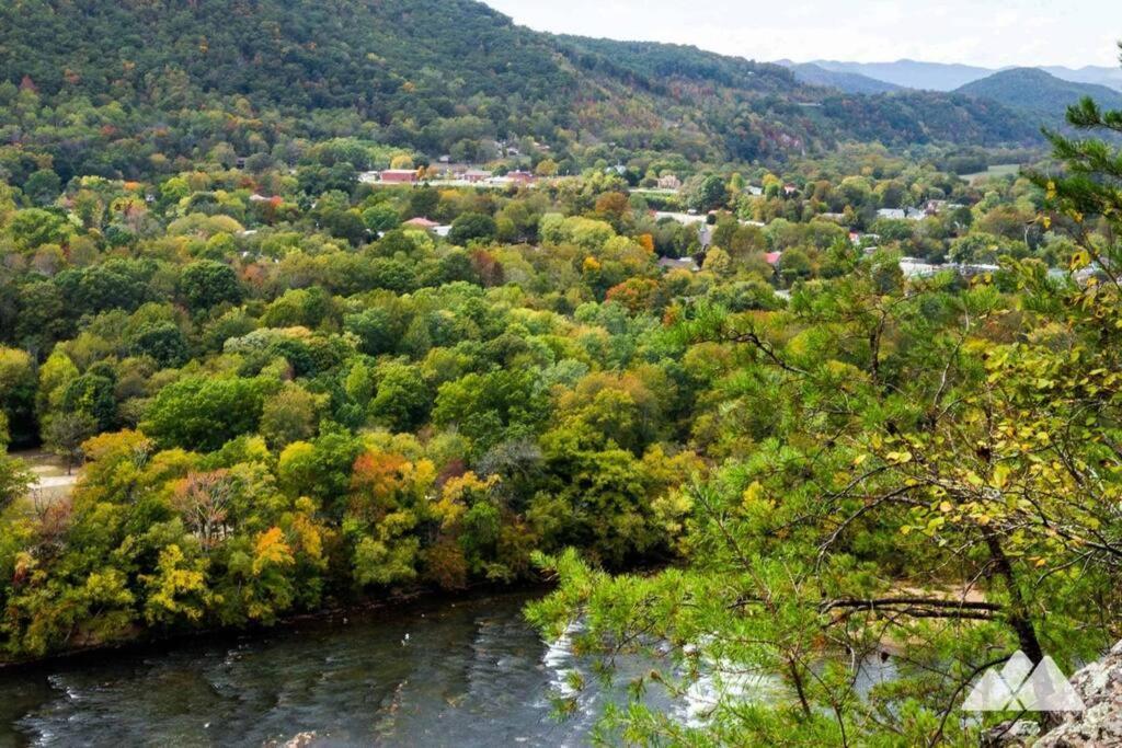 Outdoor Enthusiast's Dream Hiking & Rafting Holiday home Hot Springs