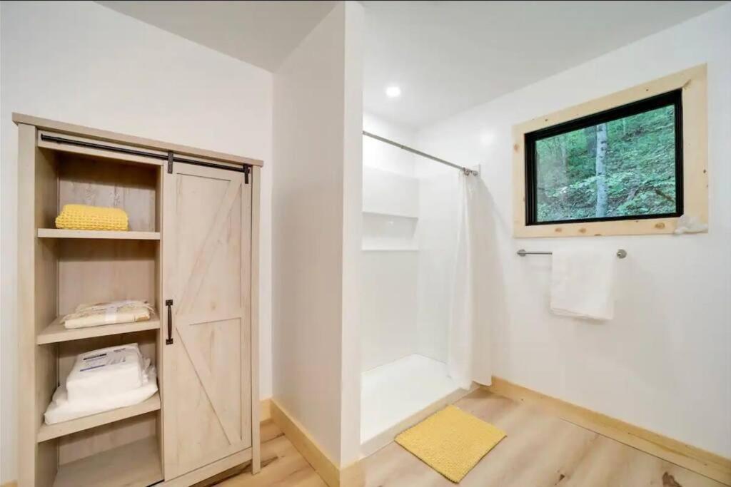 Outdoor Enthusiast's Dream Hiking & Rafting Holiday home Hot Springs